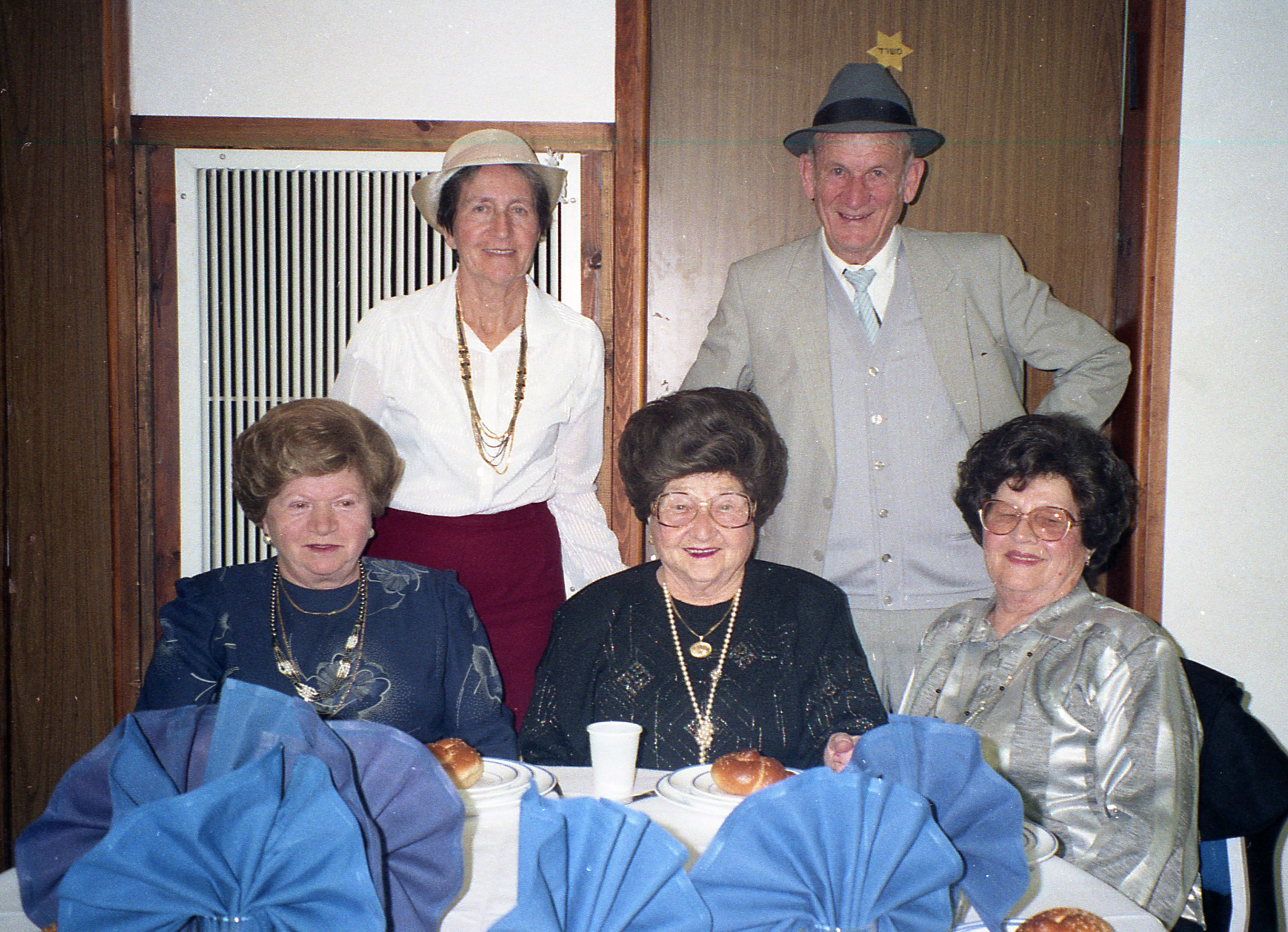  David and Malka Kochavi (Stern), Aunt Rachel Vizel, Sura Katz and Zisel Veig 