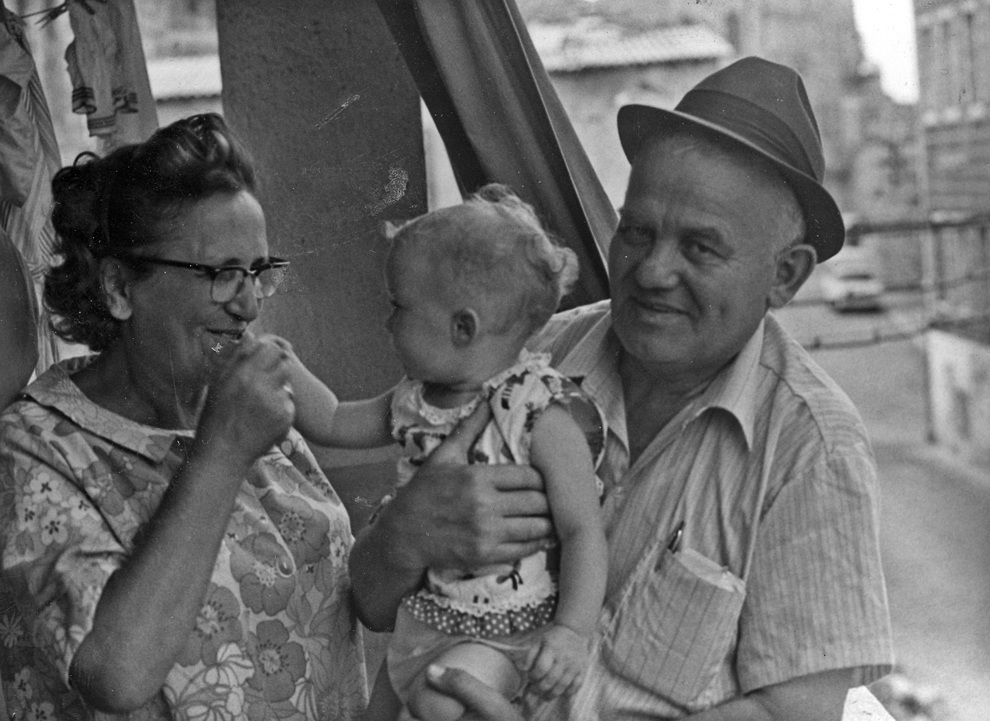  Uncle Izik and Pepi Katz in Haifa 1971 with Shiphra 